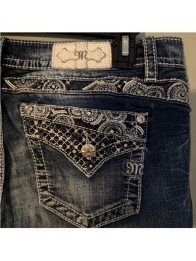Gorgeous Miss Me Midrise Easy Boot Jeans With Embroidered Pockets 31” Inseam